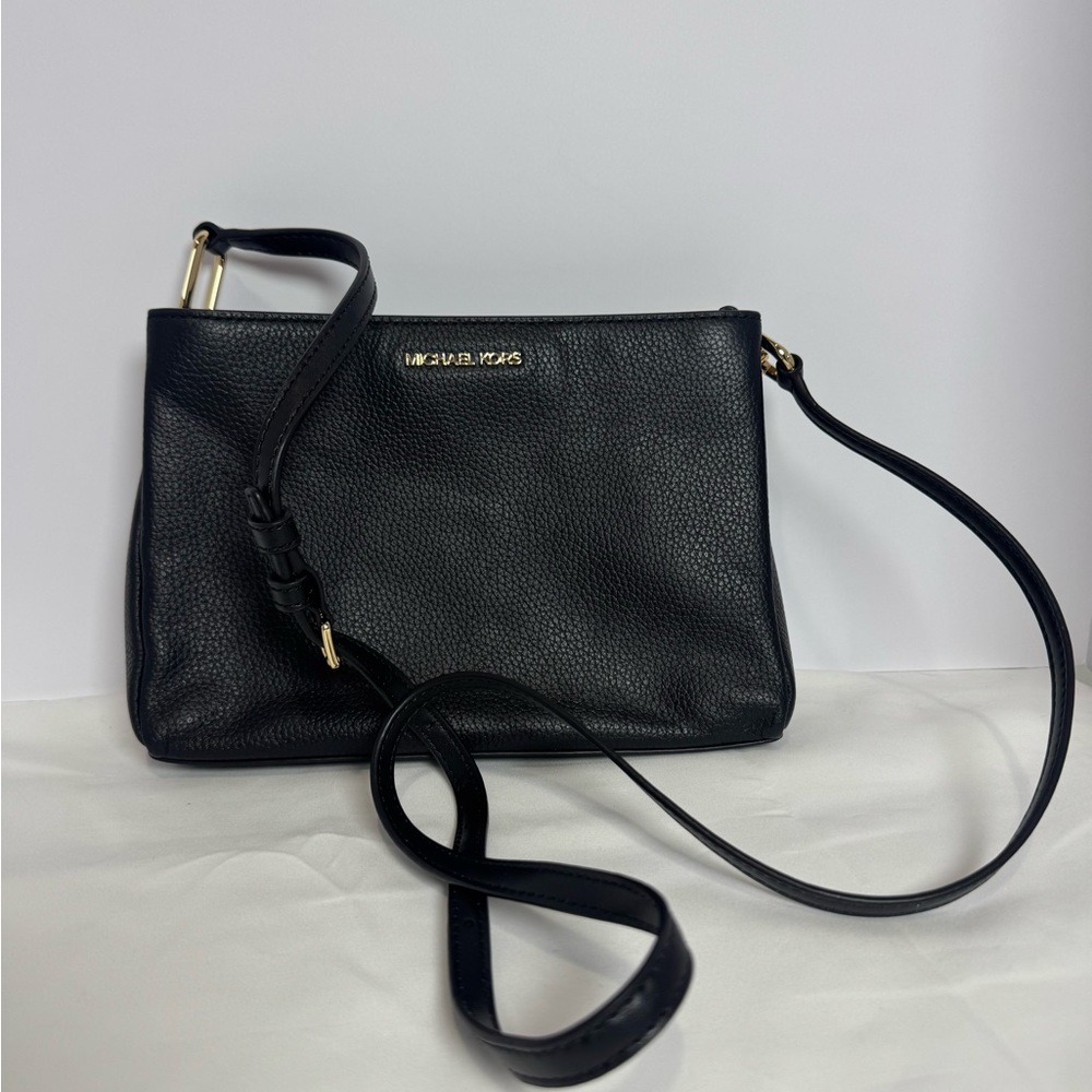 NWOT ~ Michael Kors Trisha Medium Pebbled Leather Crossbody Black